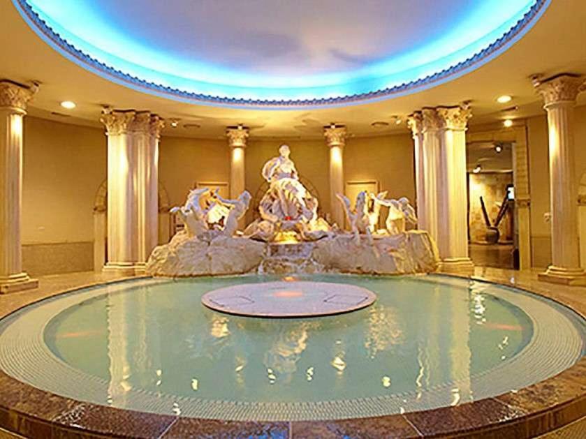 Hillarys Shinsaibashi 3* 大阪